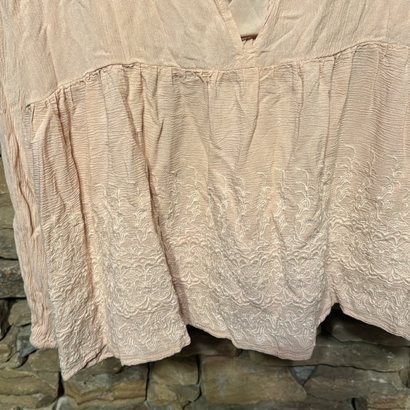 American Eagle light pink size XL tie in back with embroidery - Picture 3 of 4